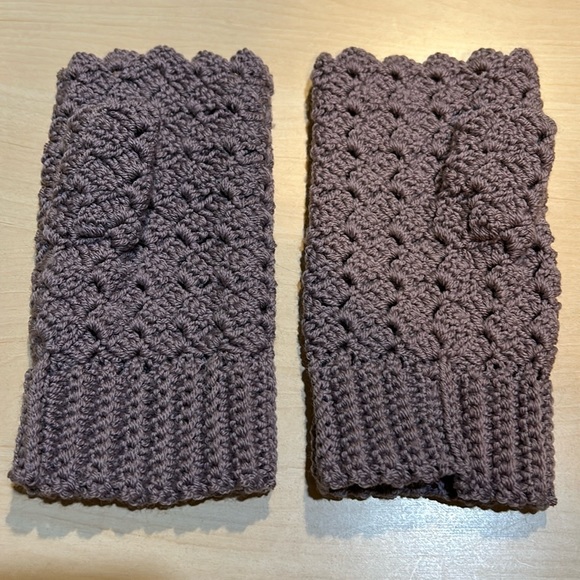 Handmade fingerless mittens - Picture 2 of 5